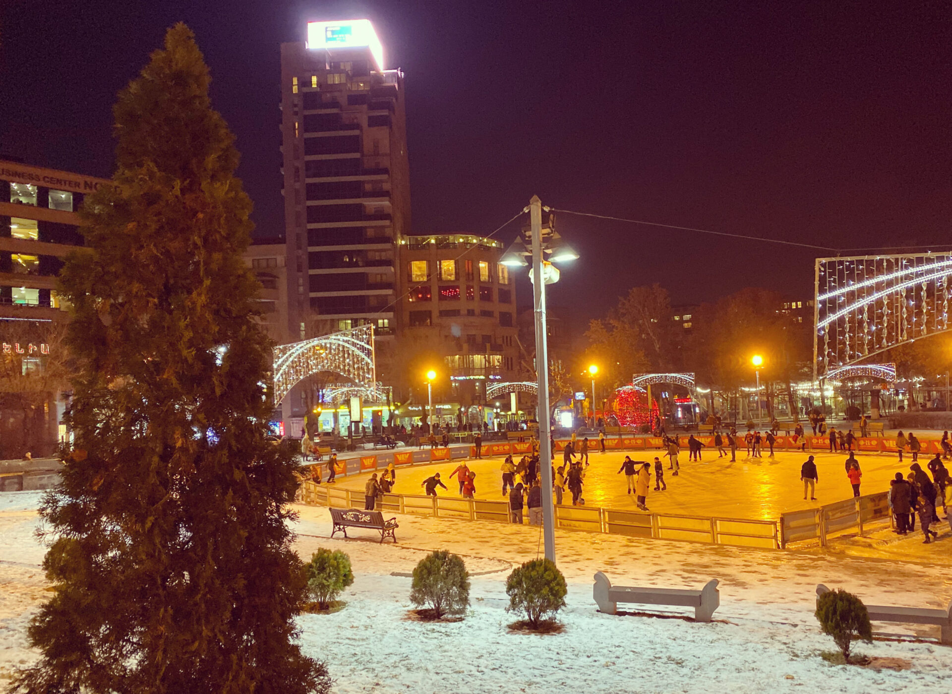 Yerevan fun activities. Tour in Yerevan. Swan lake, Yerevan. Discover Armenia by authentic expereinces.